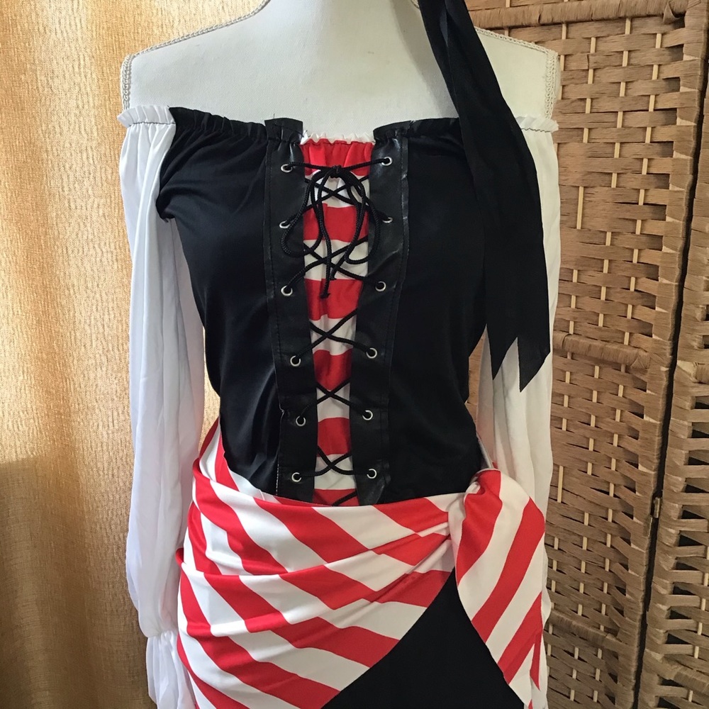 🎃HALLOWEEN Women’s Pirate costume 🧡👉🏻more pics